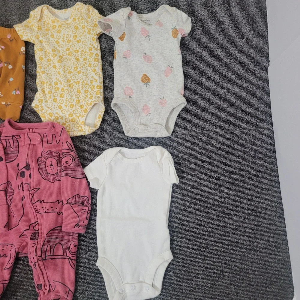 Mixed Brands Lot of 21 Size NB Clothing Bundle Bodysuits Pants 10 Pairs of Socks